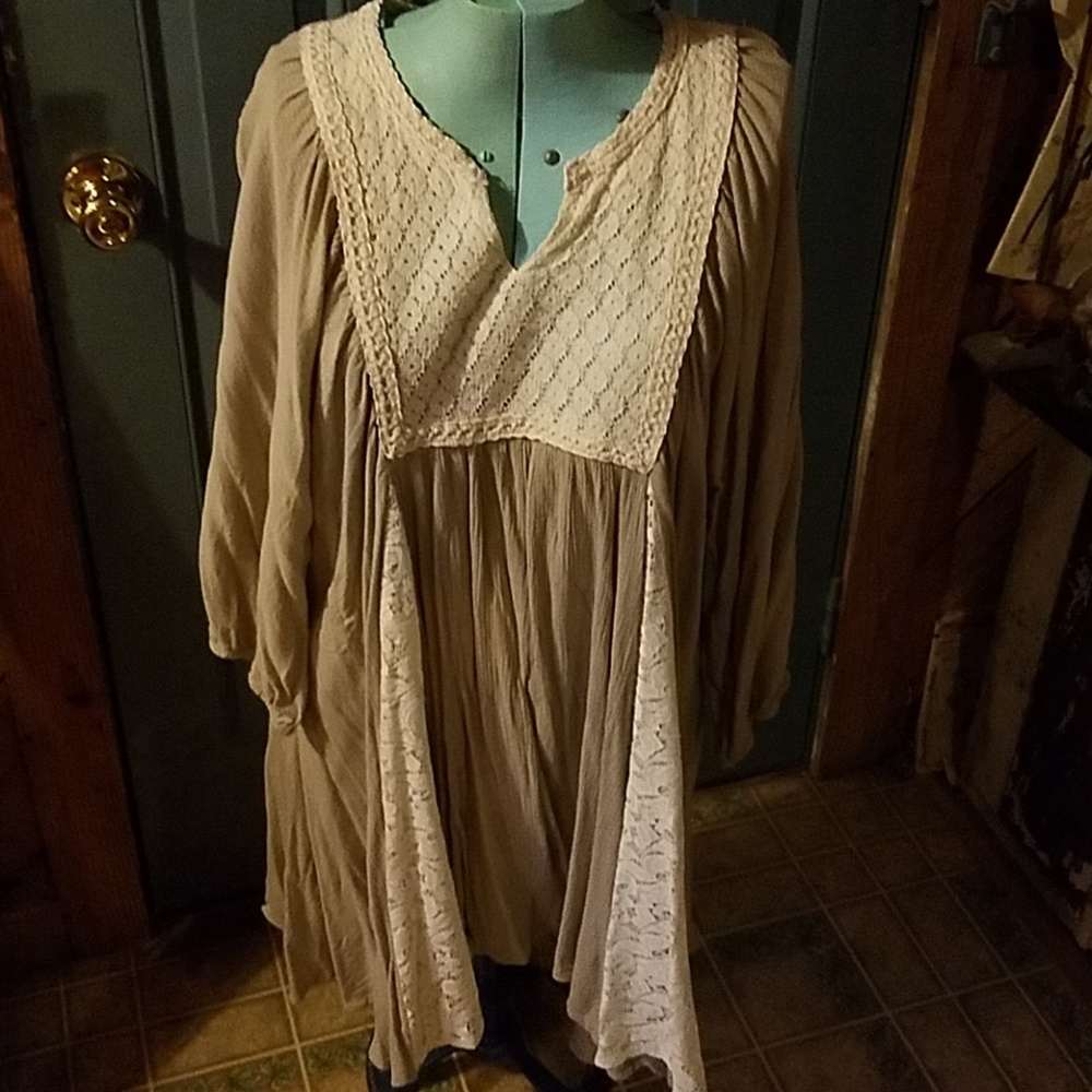 Cute Umgee Tunic with lace 1x